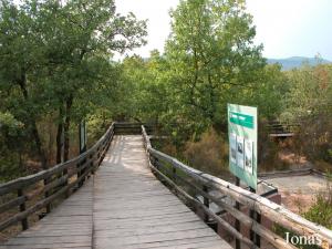 Passerelle surplombant les enclos