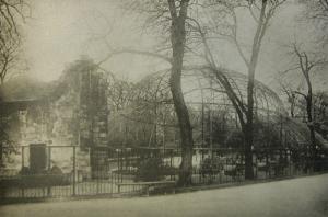 «"La Ruine", maison des chameaux et la grande volière. » Histoire des Ménageries de l'Antiquité à nos jours, Gustave Loisel