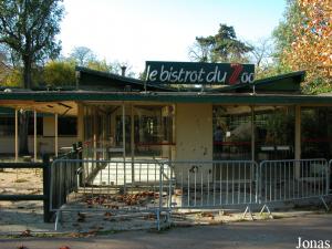 Ancienne cafétéria en cours de démolition