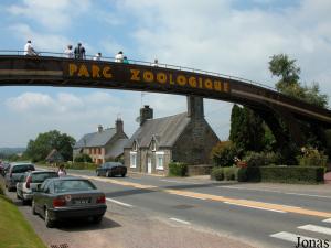 Passerelle reliant les deux zones du parc