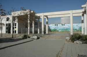 Bâtiment des éléphants, inauguré en 1999 et constituée de deux ailes