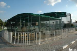 Quelques cages de l'Al Jazeera Park